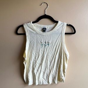 L Cropped Daisy Tank NWOT